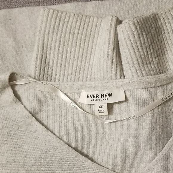 Light grey wool sweater w flared sleeves - Picture 6 of 9